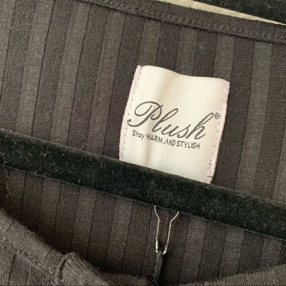 NWT Revolve Plush Black Cardigan Large - Picture 2 of 5